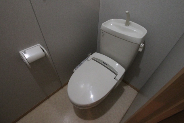 トイレ　※別室の参考写真の為、現況優先です。