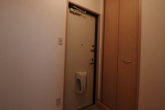 玄関　※別室の参考写真の為、現況優先です。