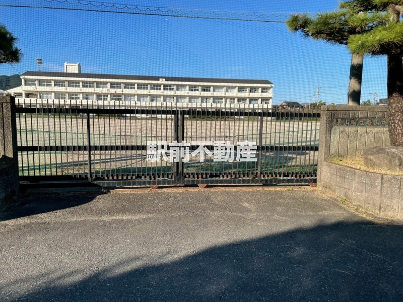 中学校　基山中学校（中学校）まで900m