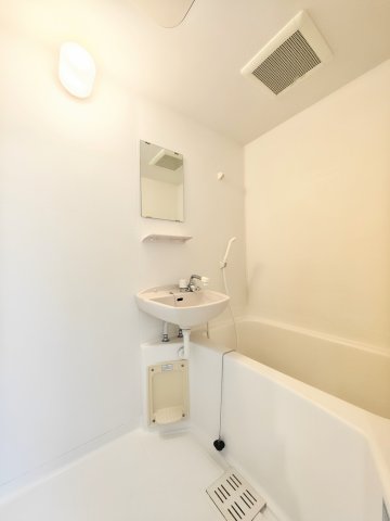 バス・シャワールーム　写真はイメージです。 色仕様は現状優先となります。