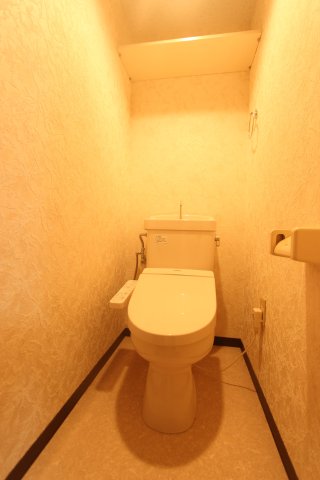 トイレ　写真はイメージです。 色仕様は現状優先となります。