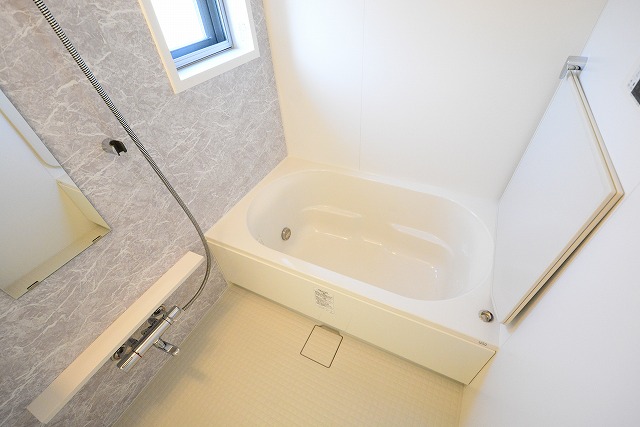 バス・シャワールーム　シンプルで機能的なユニットバスです♪