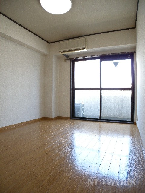 居室・リビング　烏丸エリアの1DK。キッチンも使い易いです。