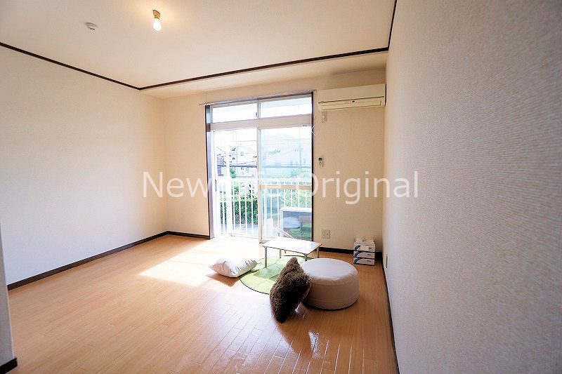 居室・リビング　エアコン付きで快適な洋室です☆