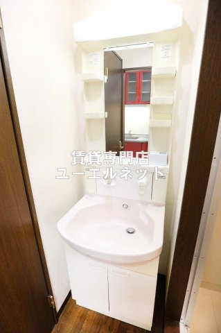 洗面設備　清潔感ある独立洗面台で毎日気持ちよく♪