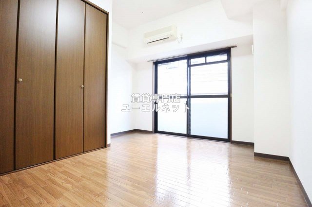 居室・リビング　ゆったりとくつろげる、落ち着きのある居室空間です