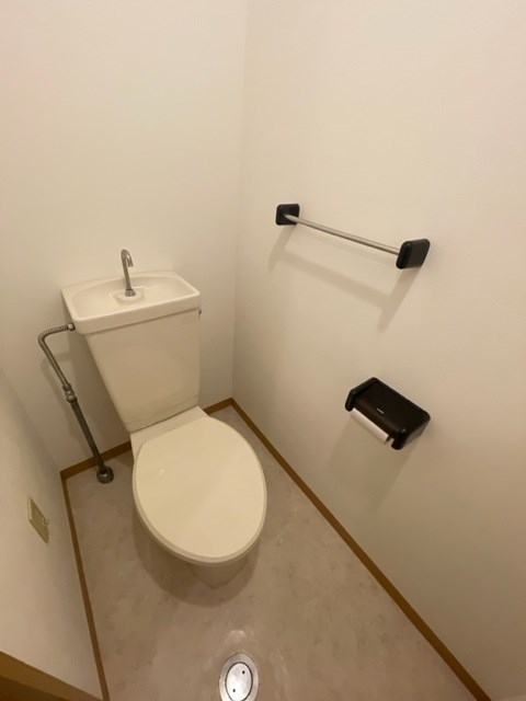トイレ　以下別号室参考写真です