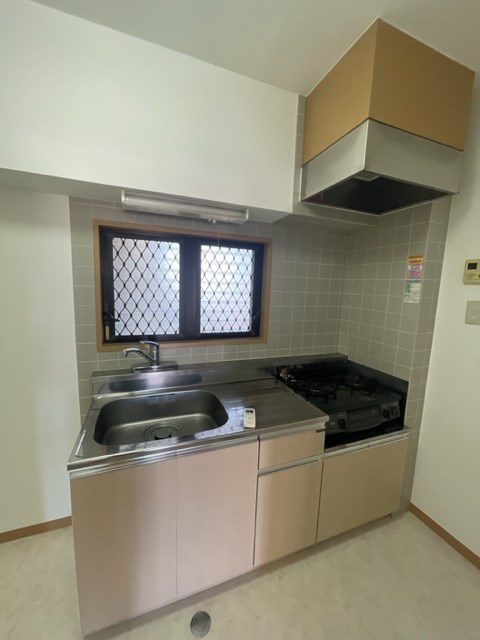 キッチン　以下別号室参考写真です