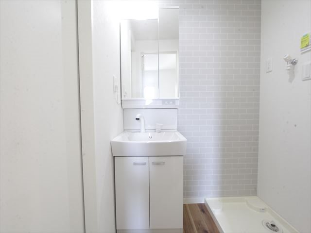 洗面設備　脱衣所　独立洗面台（シャンプードレッサー付）