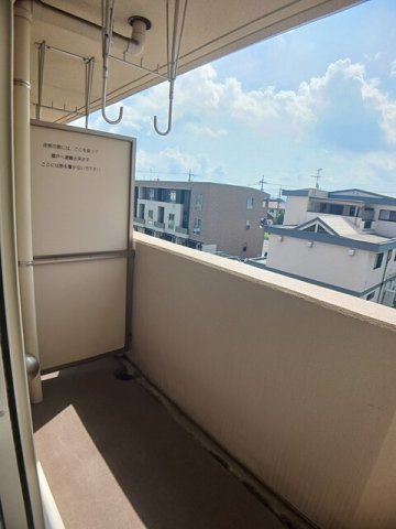 バルコニー　バルコニーからの眺めを楽しみながら食事をしませんか