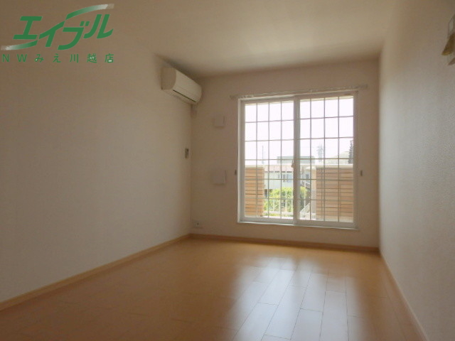 居室・リビング　同型参考写真です。