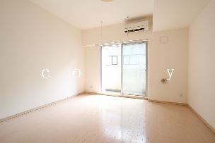 居室・リビング　８．５帖　少し広めの居室です