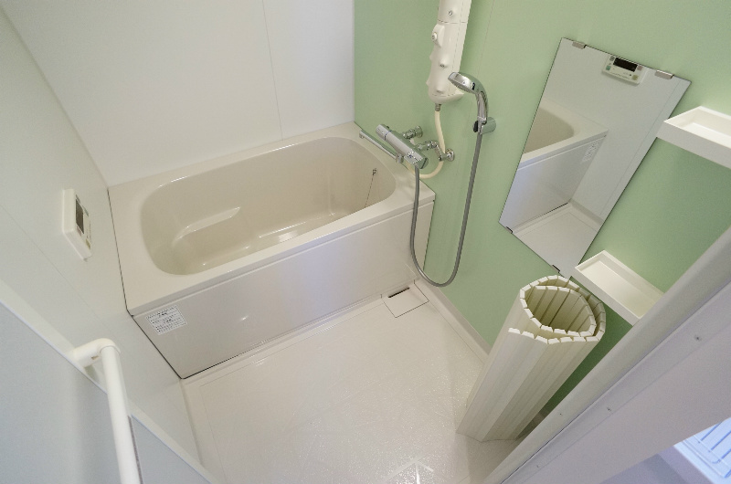 バス・シャワールーム　雨の日に重宝する乾燥機付き浴室です。