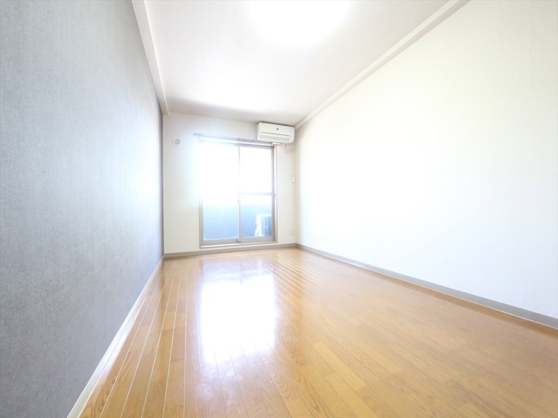 バルコニー　洋室9帖　エアコン完備　バルコニー