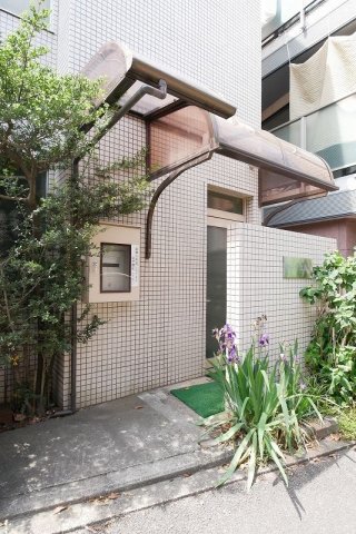 建物外観　外観は落ち着いています