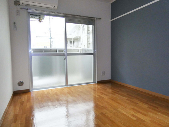 居室・リビング　※別号室の写真です