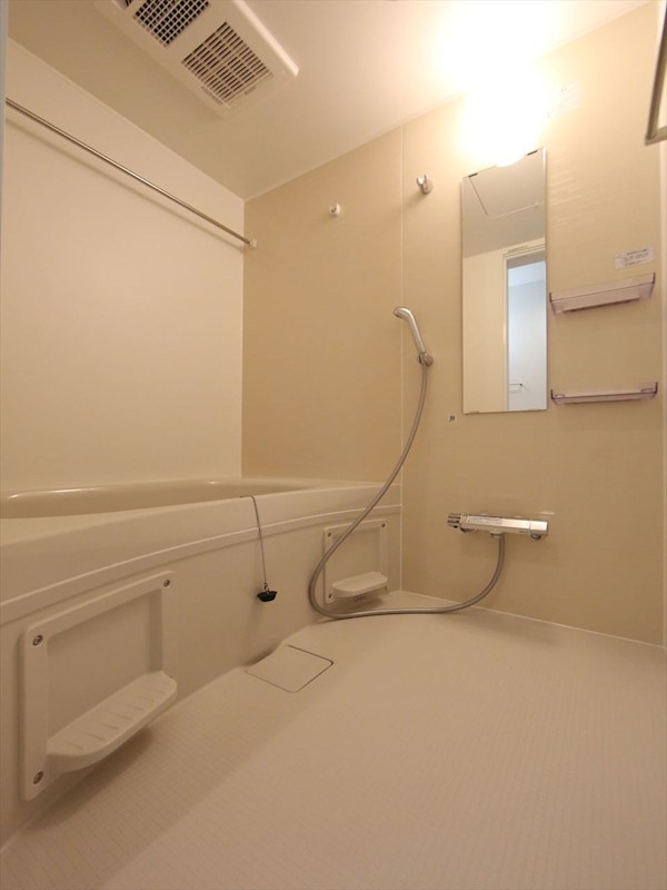 バス・シャワールーム　浴室暖房乾燥機付　追い焚き機能付お風呂　同仕様写真