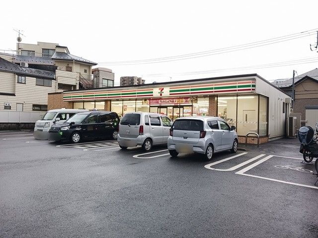 コンビニ　セブンイレブン（コンビニ）まで401m