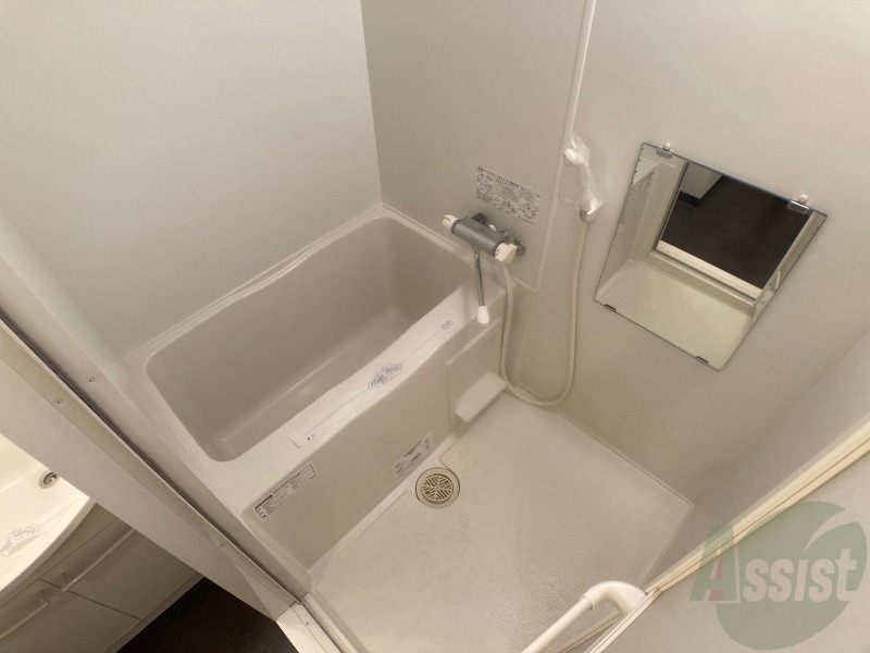 バス・シャワールーム　お風呂になります。一日の疲れを癒してくださいね。