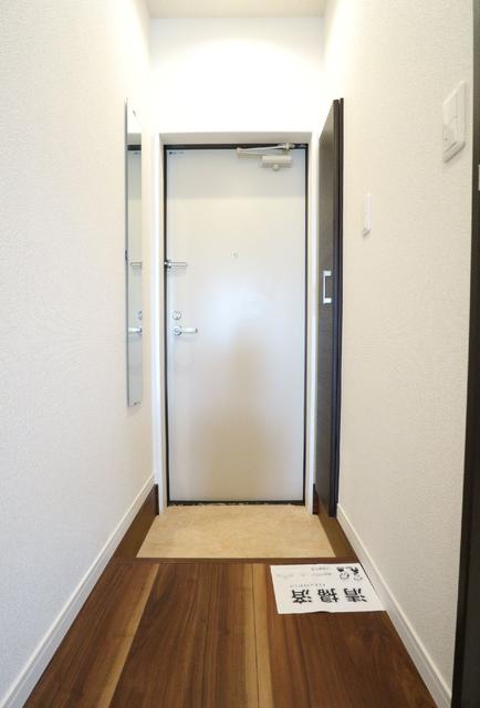 玄関　玄関　※同物件・同仕様画像