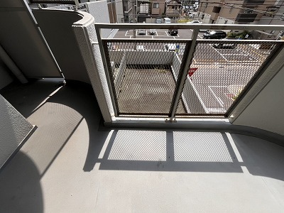 バルコニー　バルコニーからの眺めを楽しみながら食事をしませんか