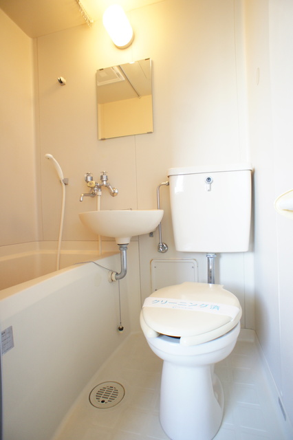 バス・シャワールーム　丸洗い可能！お掃除ラクラクの洗面台付き３点ユニットです☆