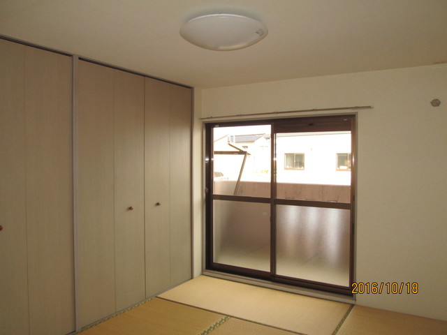 居室・リビング　南向きバルコニー。