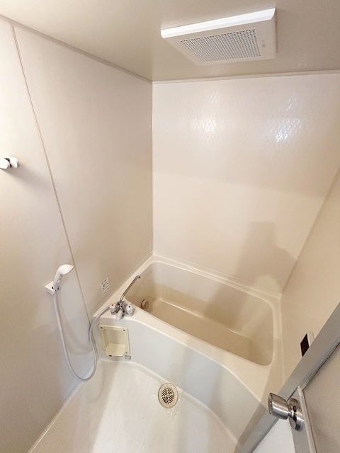 バス・シャワールーム　ちょうど良いサイズ。お掃除もラクラクです。