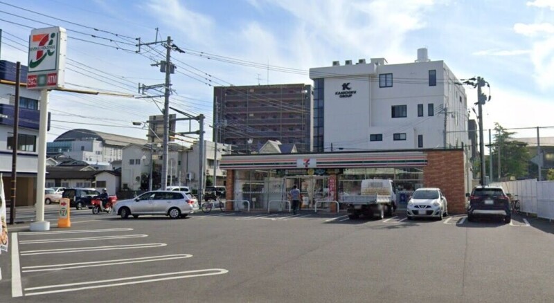 コンビニ　セブンイレブン鹿児島谷山駅前店（コンビニ）まで302m