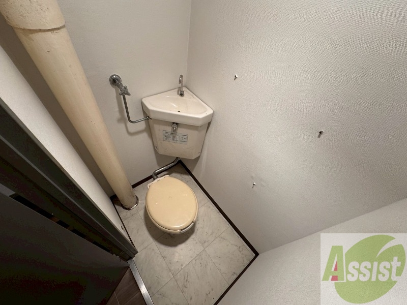 トイレ　こちらはトイレです。清潔感があり、安心して使用できます。