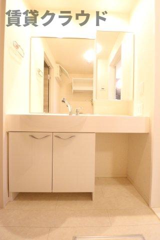 洗面設備　広い洗面スペースはうれしいポイントですね！