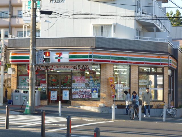 コンビニ　セブンイレブン（コンビニ）まで390m
