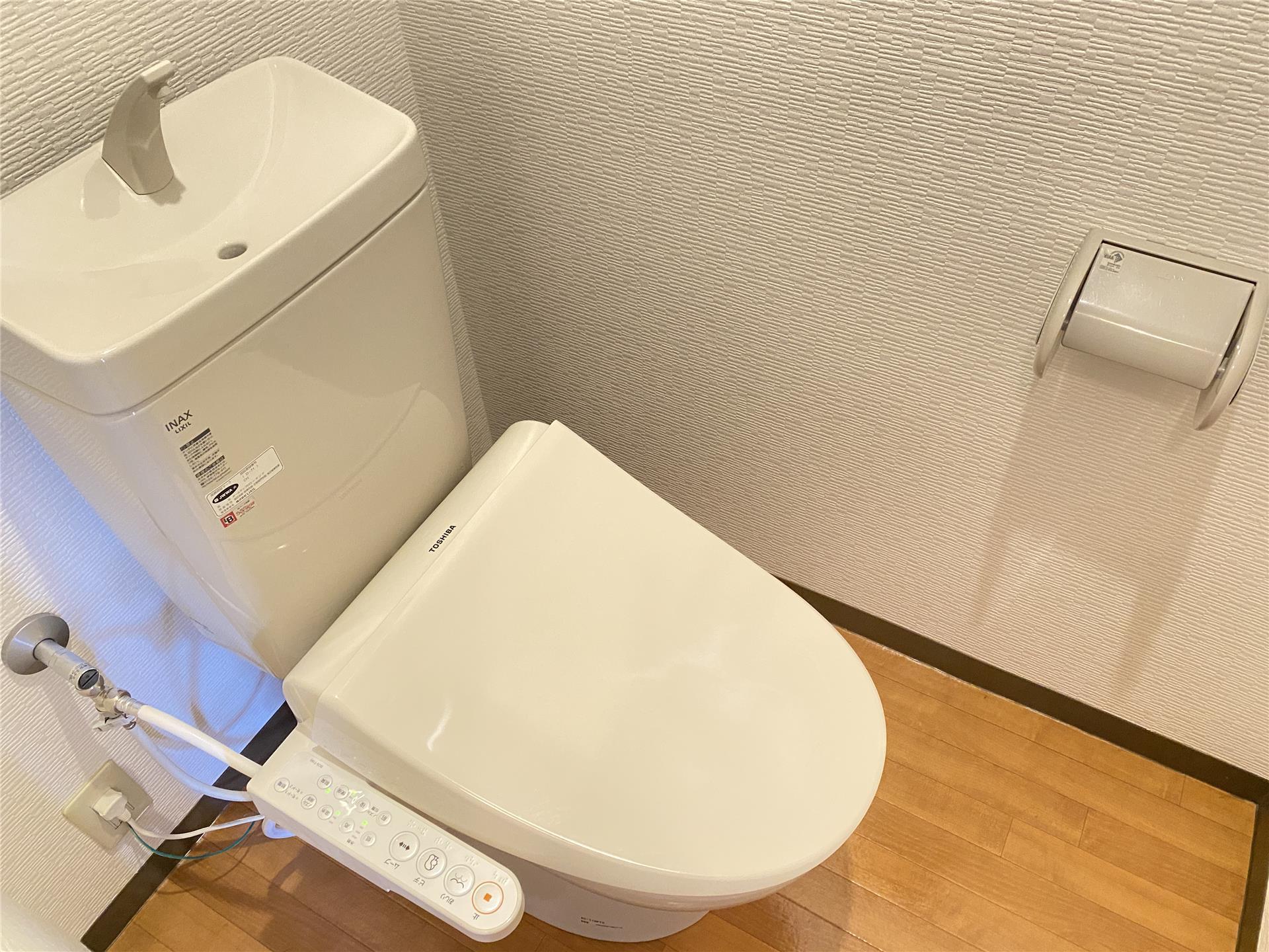 トイレ　※同物件同タイプ別室の写真です