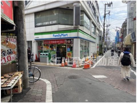 コンビニ　ファミリーマート 大田梅屋敷店（コンビニ）まで738m
