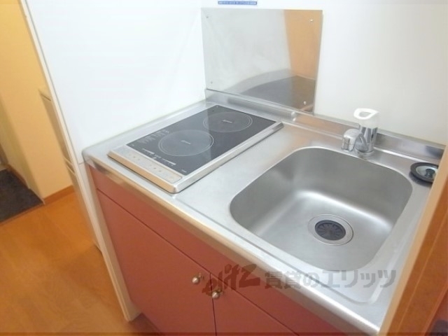 キッチン　ゆとりのあるキッチンスペースです。