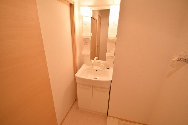 洗面設備　使いやすい洗面所です