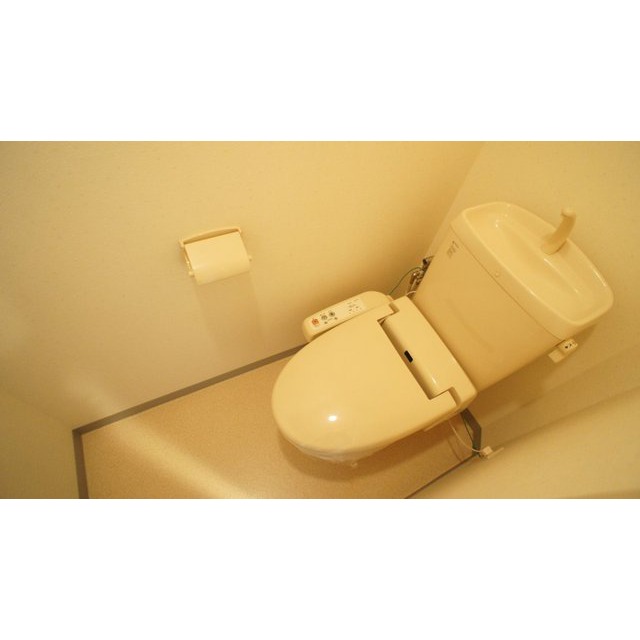 トイレ　温水洗浄便座