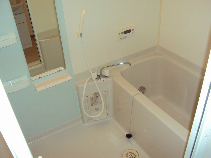 バス・シャワールーム　追い焚き機能月のバスルーム