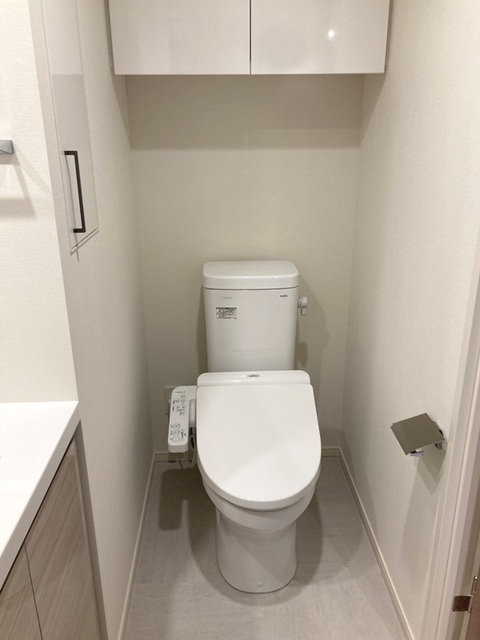 トイレ　※写真は同タイプ住戸です。