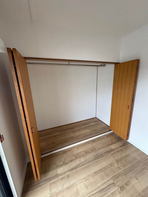 収納　洋室5.5帖のお部屋にあるクローゼットです♪大切なお洋服もし