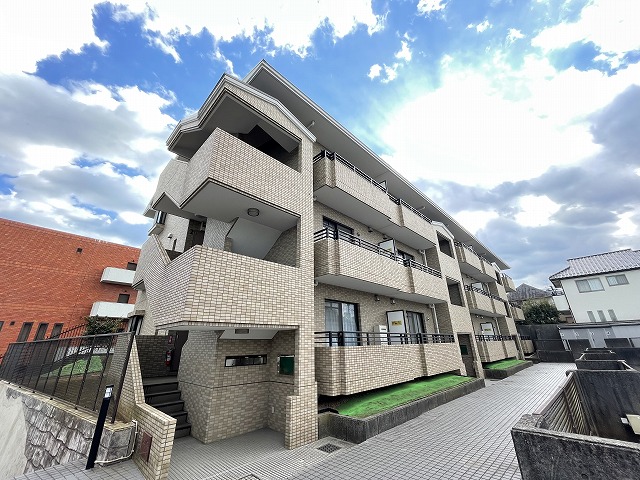 建物外観　東急田園都市線「藤が丘」駅まで徒歩10分！鉄筋コンクリートの