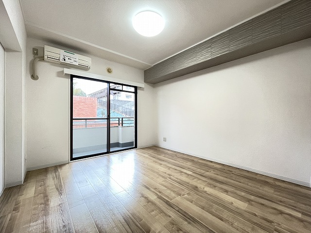 居室・リビング　南東向きリビングダイニングキッチン11帖☆バルコニーに繋がる