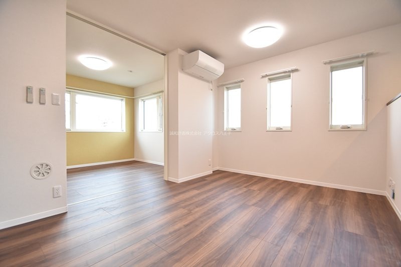 居室・リビング　日当たり良好です。