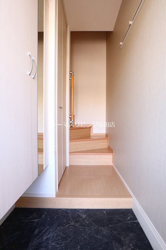 玄関　202号室写真