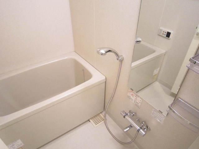 バス・シャワールーム　清潔感のある水周り