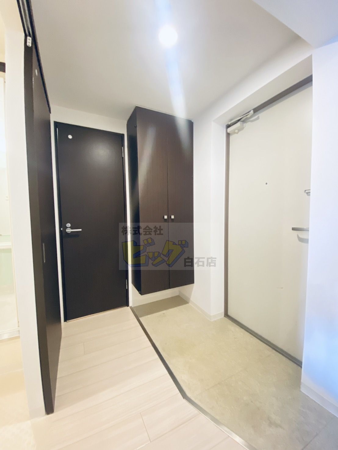 玄関　シューズボックスの収納力たっぷりの玄関です♪