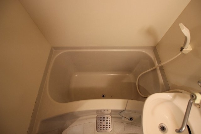 バス・シャワールーム　同物件別号室のものです。