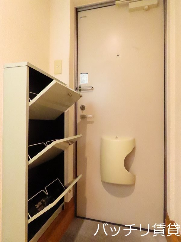 玄関　同型タイプの為現状を優先致します。