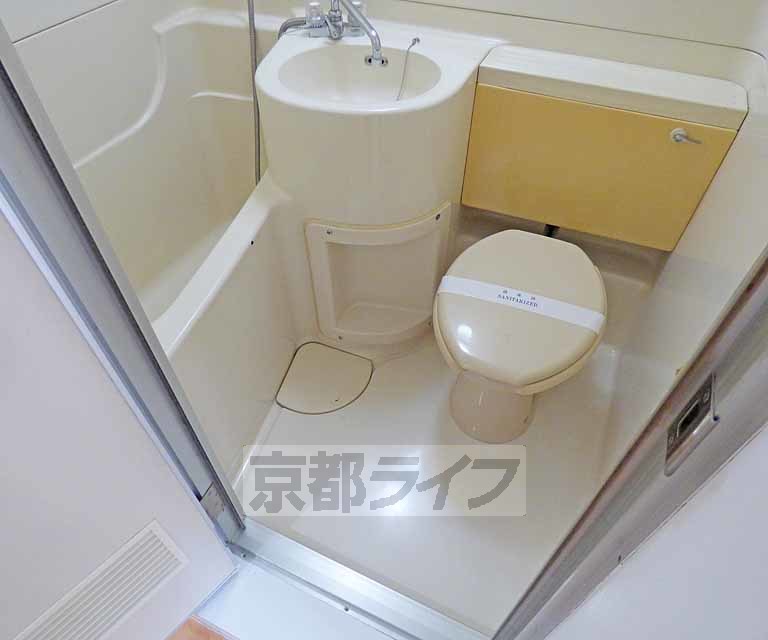 バス・シャワールーム　広々とした浴室です。