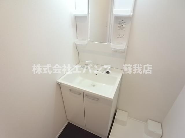 洗面設備　朝の支度にも助かる、独立の洗髪洗面化粧台